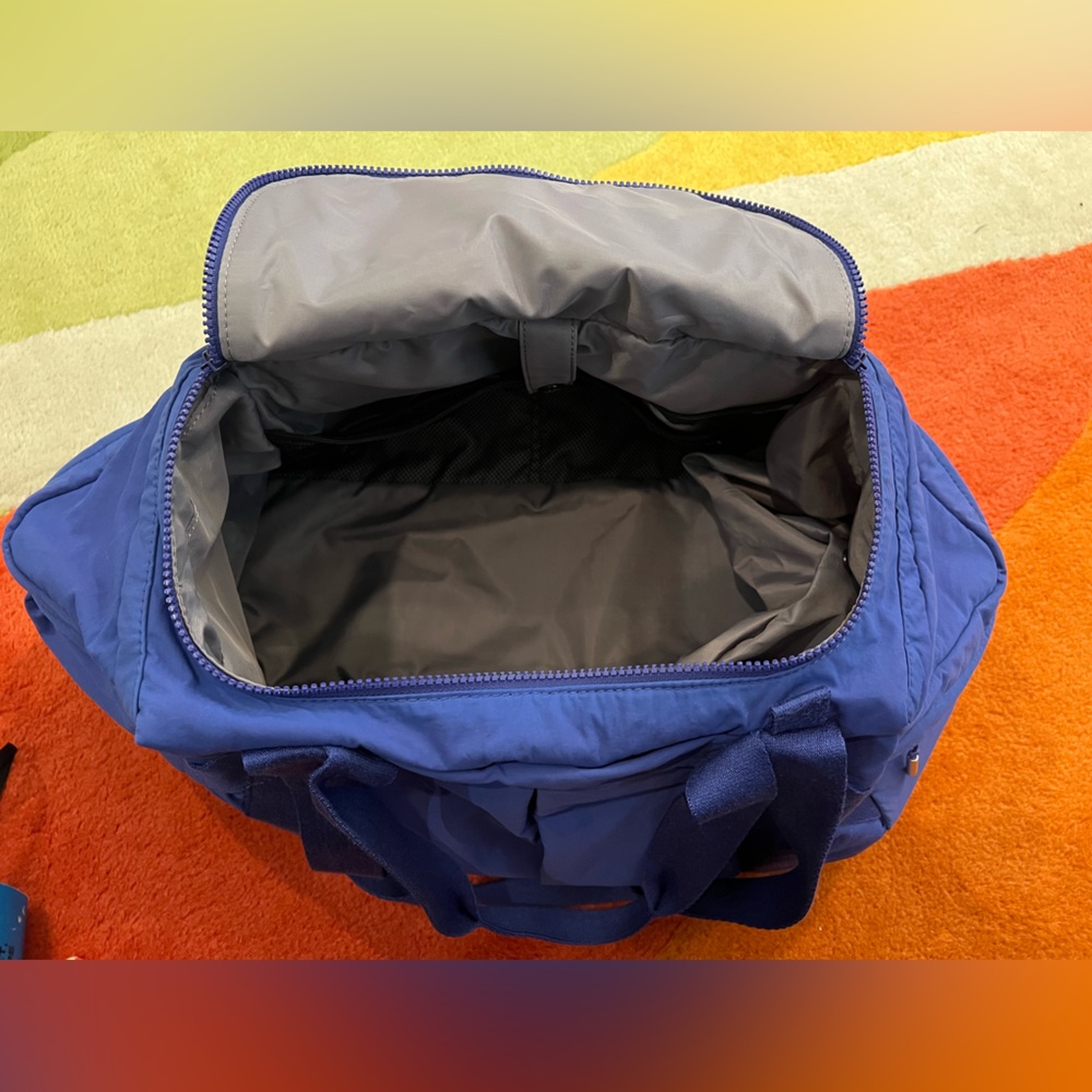 Athleta Kinetic Duffle Bag - Picture 5 of 6